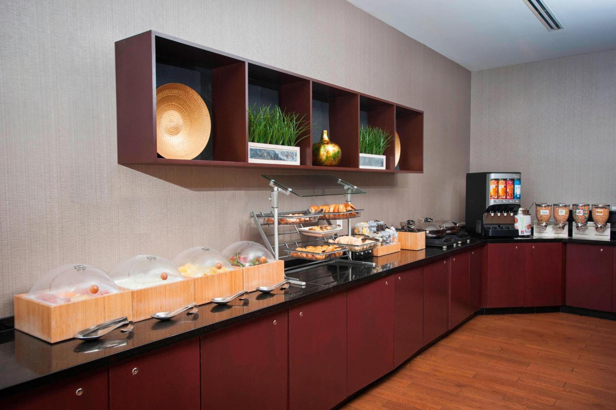 Springhill Suites Birmingham Colonnade Eksteriør bilde